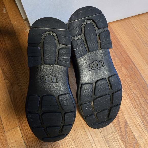 Size 9 waterproof Uggs - Picture 7 of 7